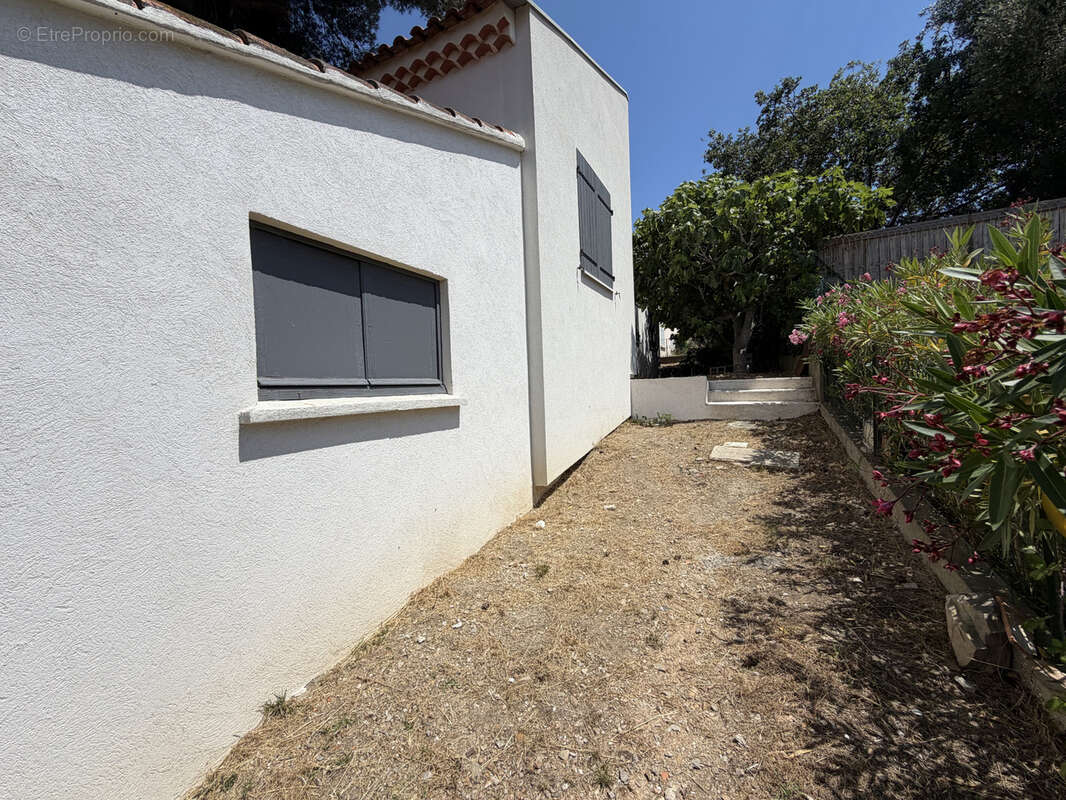 La seyne-sur-mer   maison individuelle avec vue dégagée, garage et dépendance - photo 3