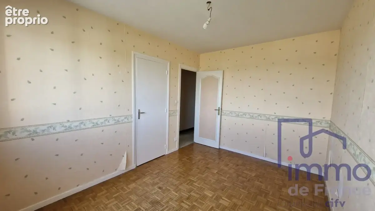 chambre 2 avec placard