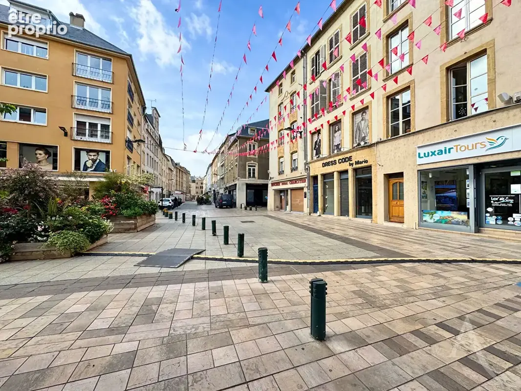 Local commercial déjà loué (rentabilité de 11%) avec annexes + caves - photo 13