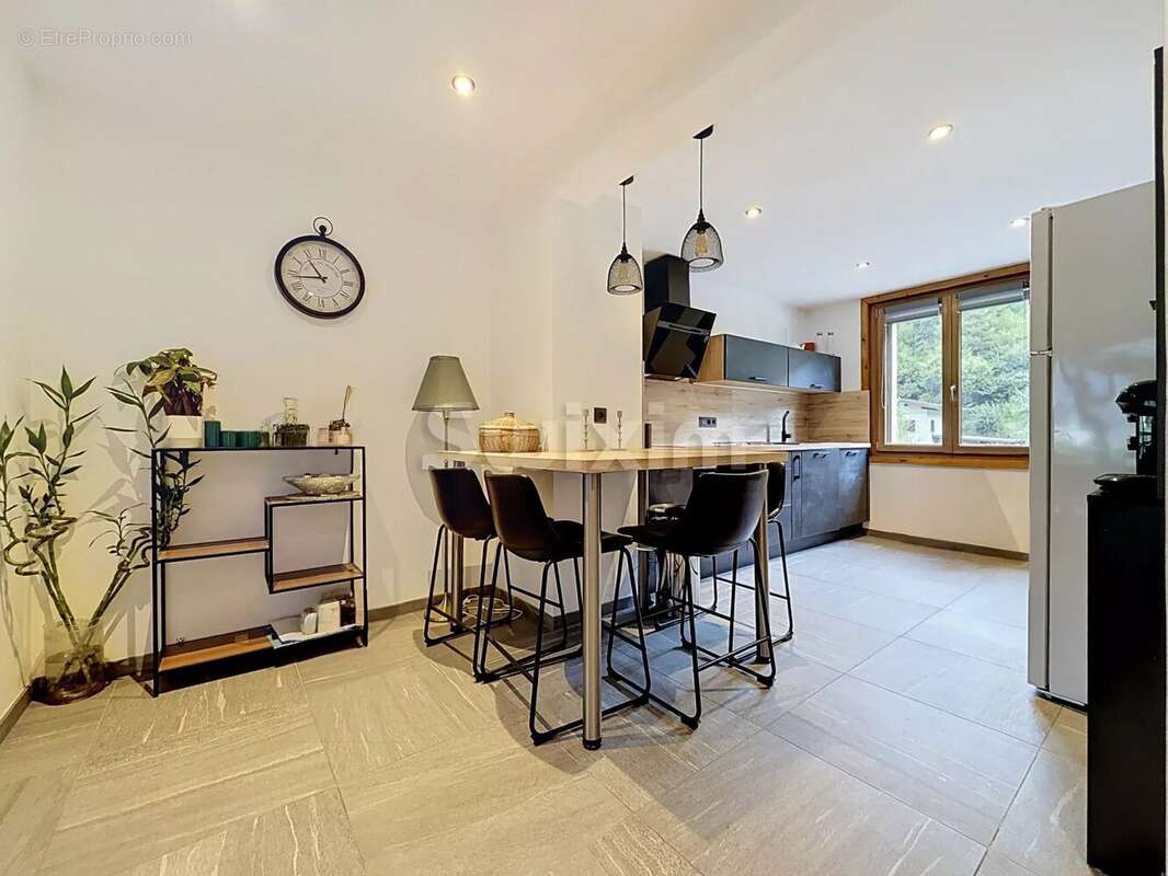 Grande maison composee de 2 appartements et garage - photo 12