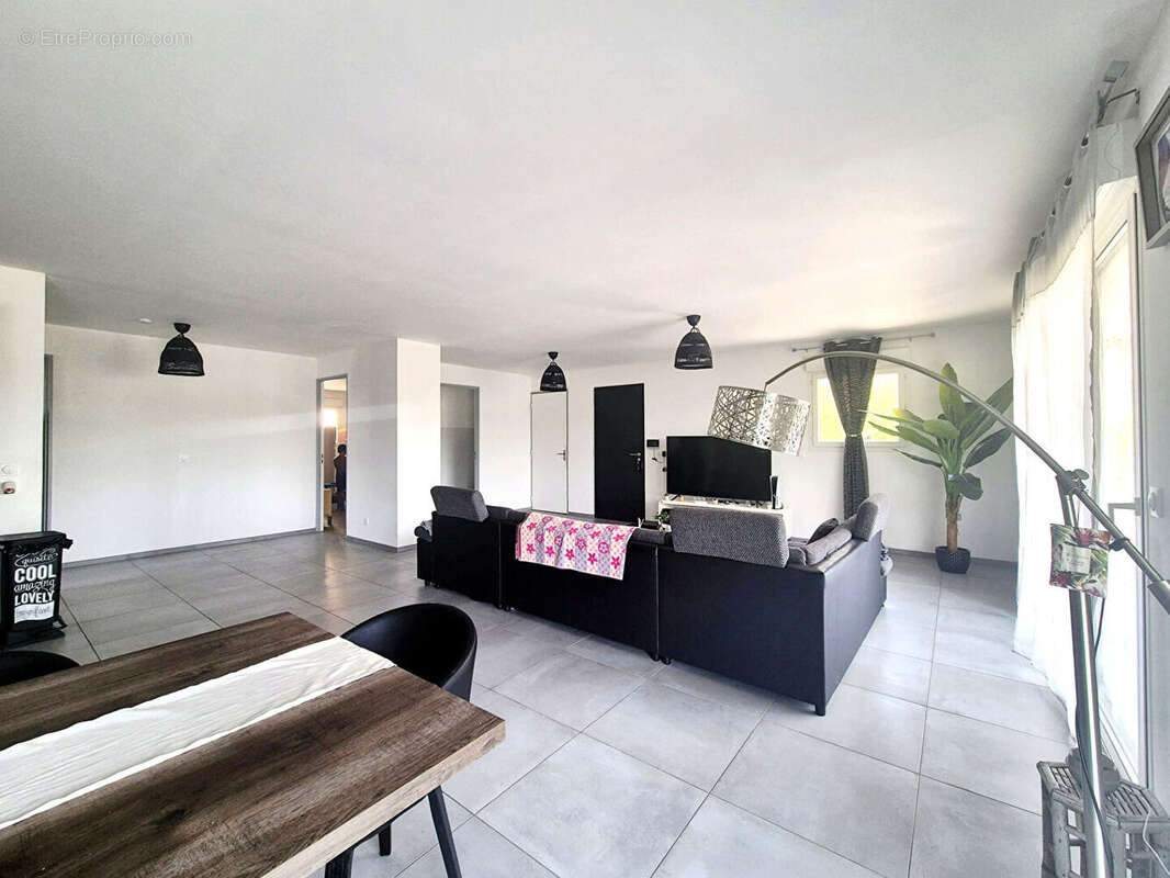 Garéoult Maison 6 pièces170 m² avec garage et piscine à deux pas du village - photo 6