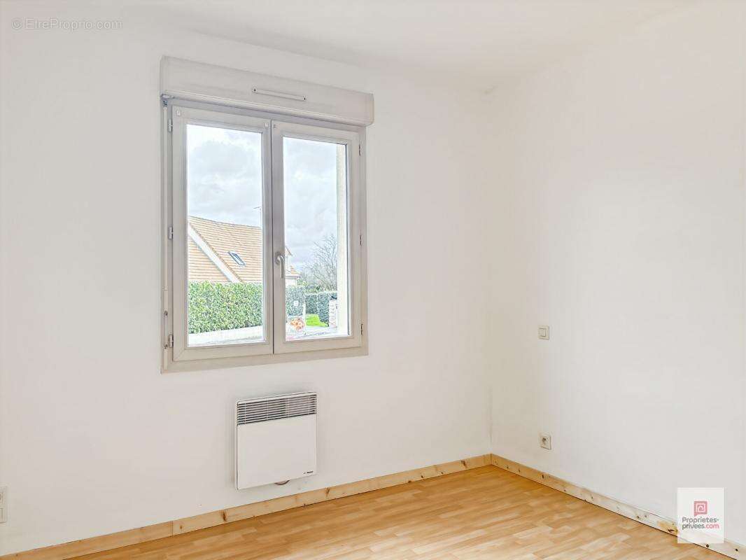 Maison à COURTILLERS