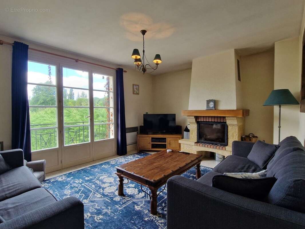 Maison 4 chambres, dépendance, piscine et jardin proche du village. - photo 9