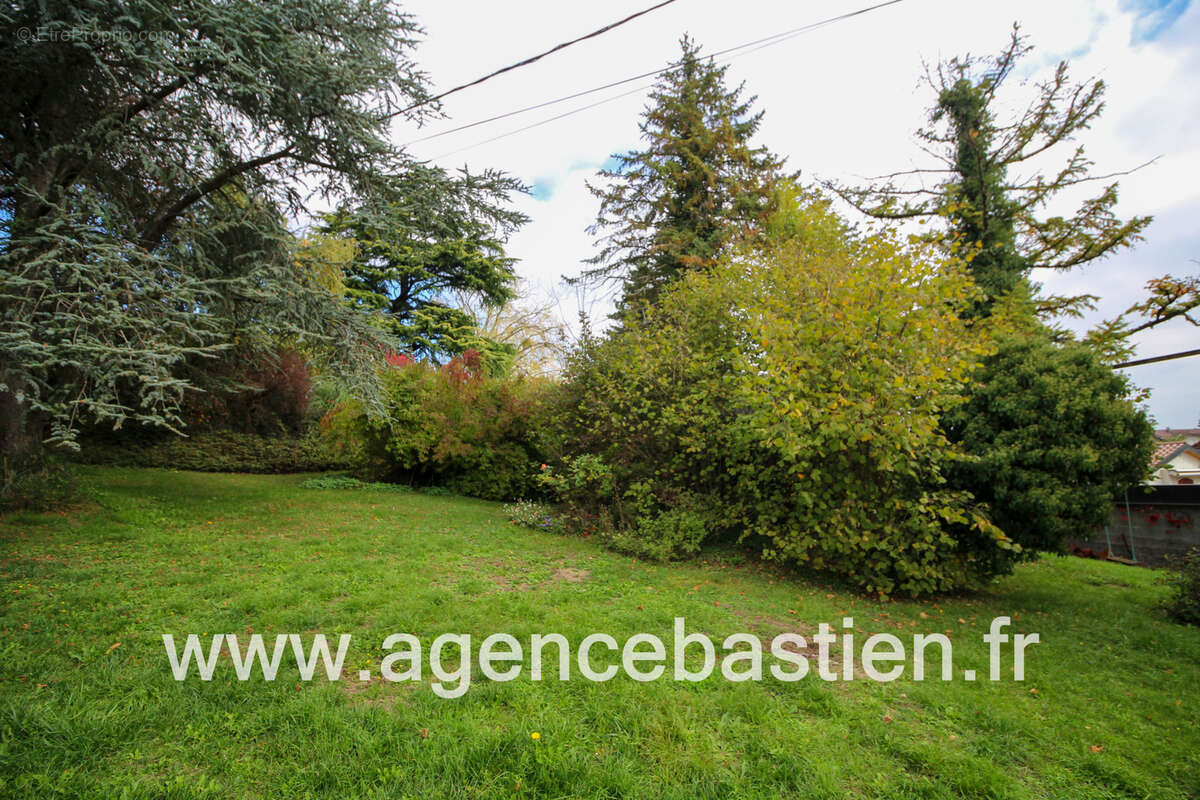 Terrain à DIVONNE-LES-BAINS