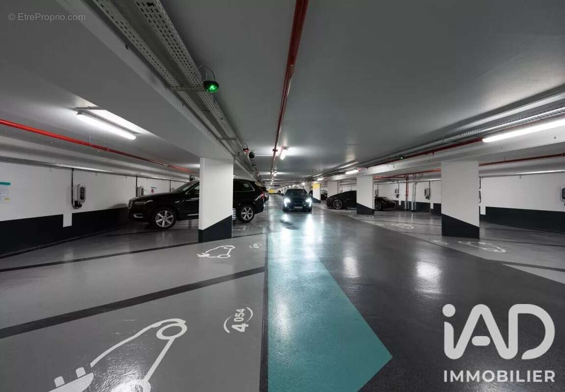 Photo 2 - Parking à PARIS-17E