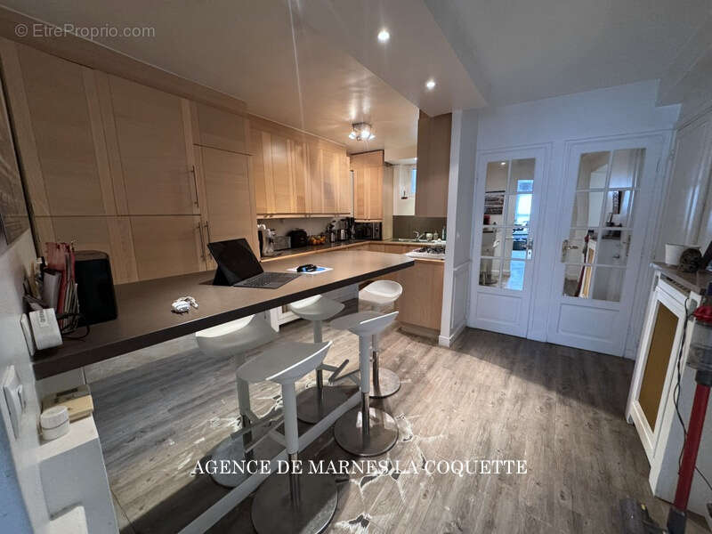 Appartement à MARNES-LA-COQUETTE