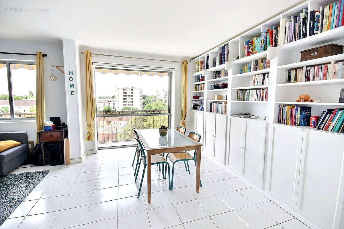 Appartement à FRESNES