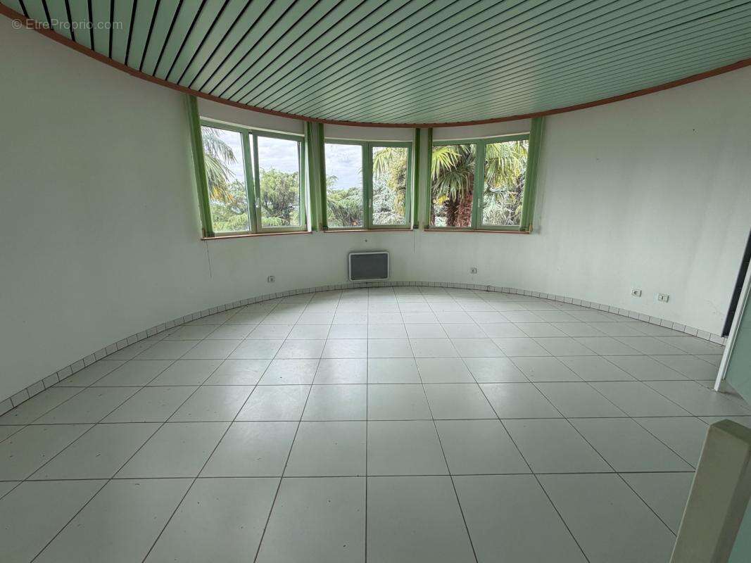 Maison d'architecte 190 m2 - 6 pieces - piscine - photo 16