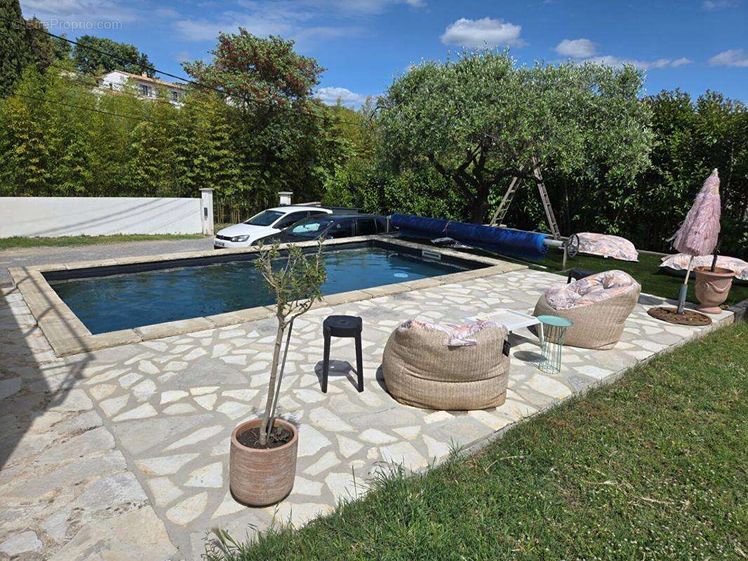 Villa de 124.7 M2 avec piscine et garage sur un terrain clos et arboré de 735 M2 au calme sans vis à vis - photo 3
