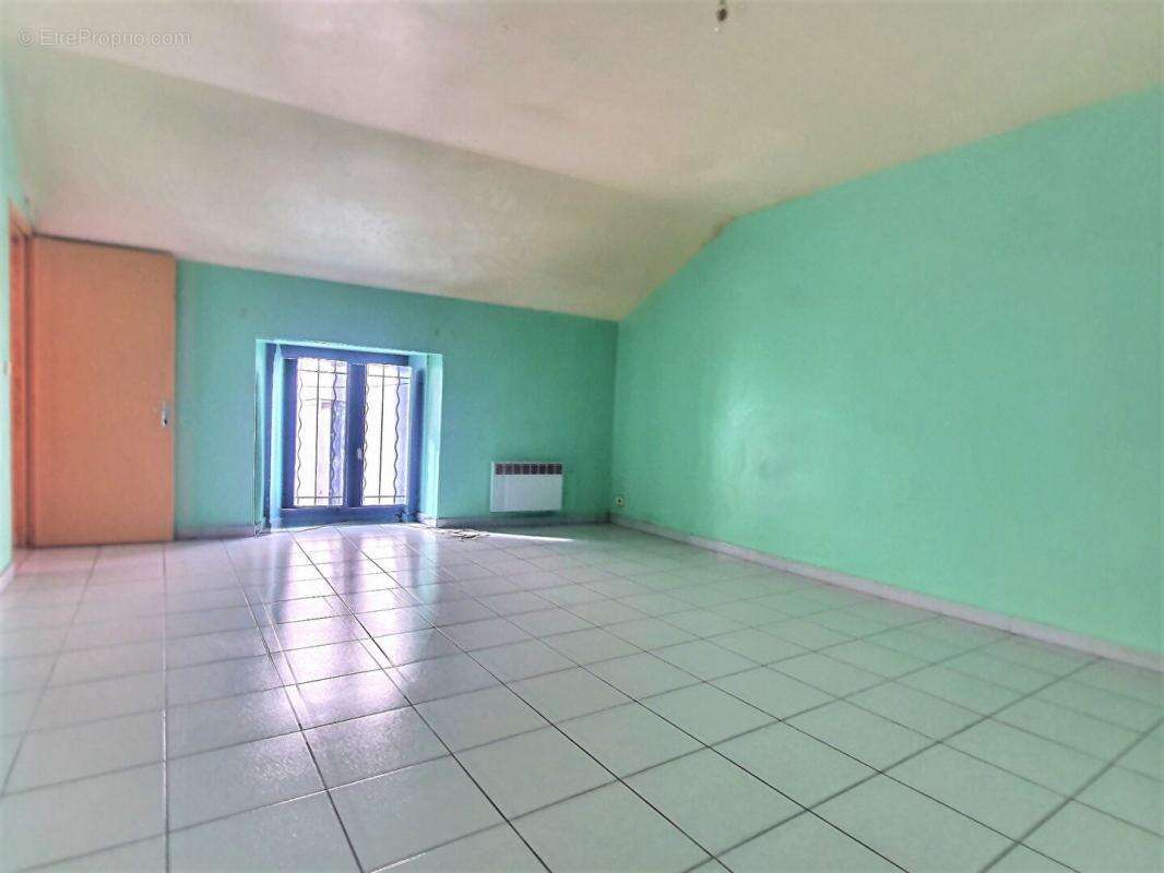 Maison à SAINTE-CECILE-LES-VIGNES