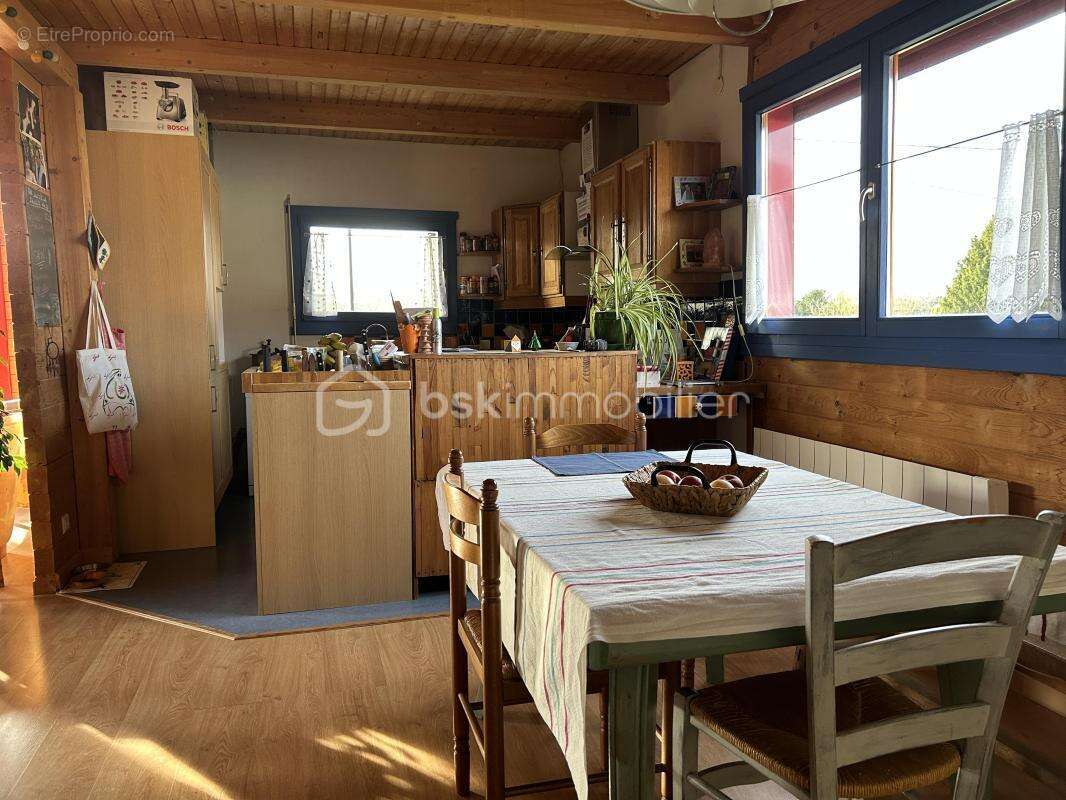 Maison à CHARONVILLE