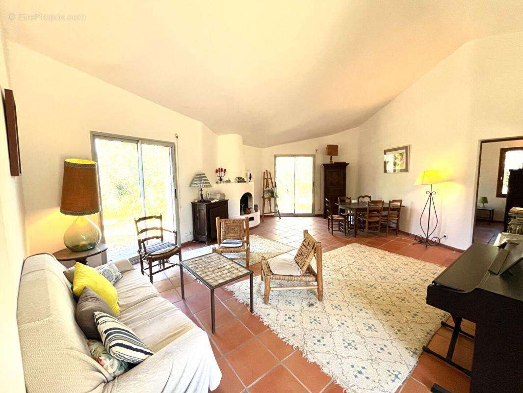 Magnifique propriété sur Aups - 293m² - photo 2
