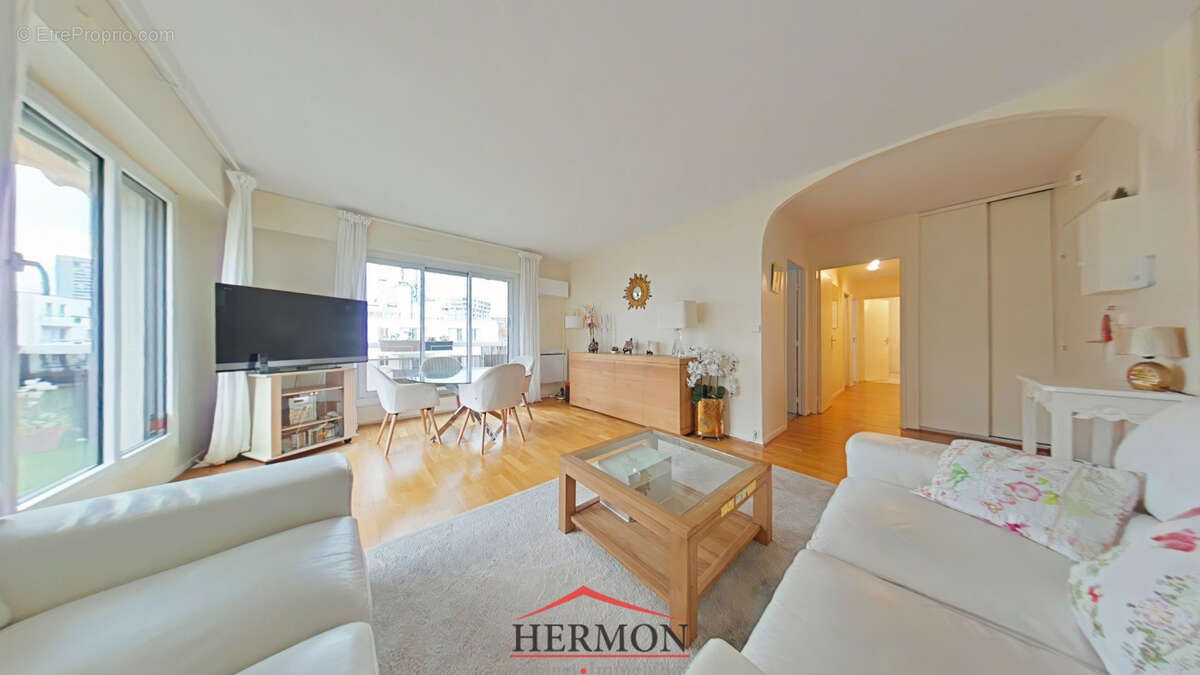 Appartement à COURBEVOIE