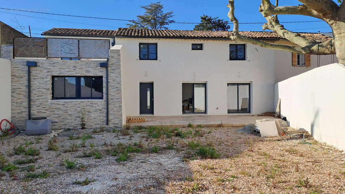 Maison à CAMARET-SUR-AIGUES