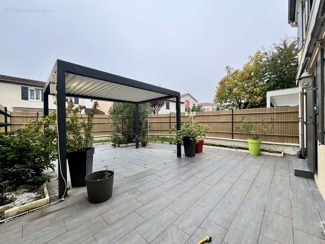 Maison à DECINES-CHARPIEU