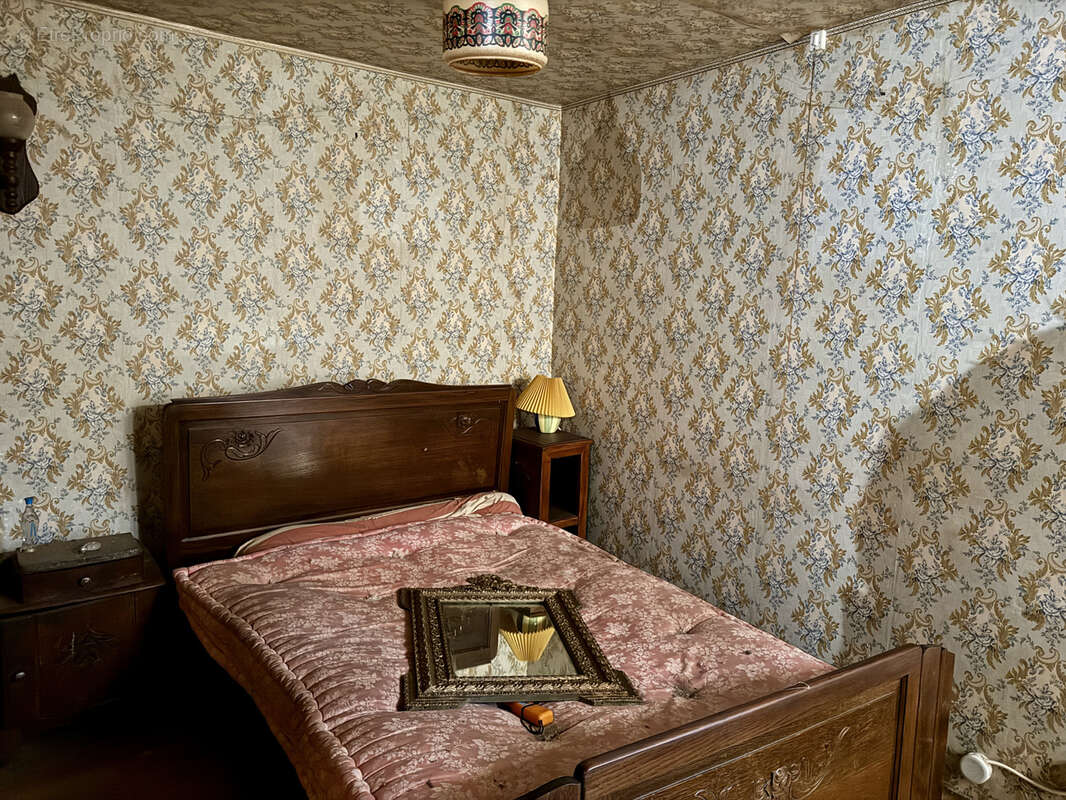 Maison à SAINT-CYR-LA-ROCHE