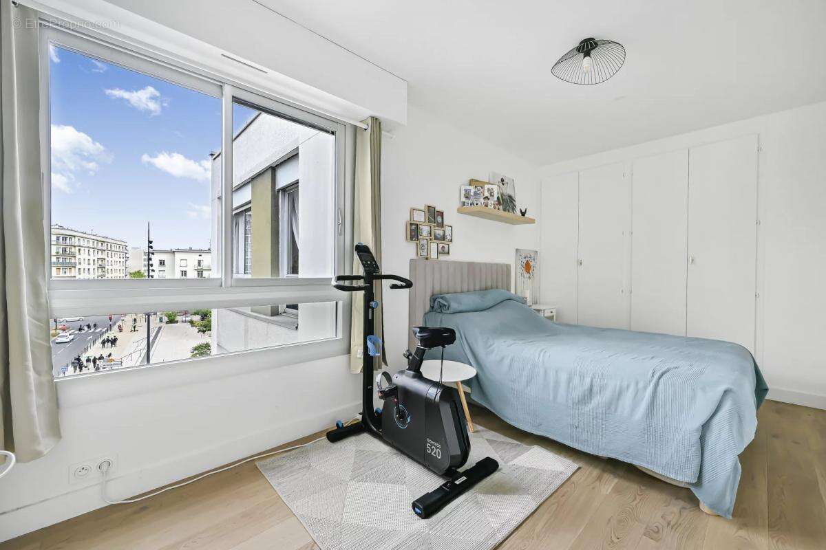 Appartement à COURBEVOIE