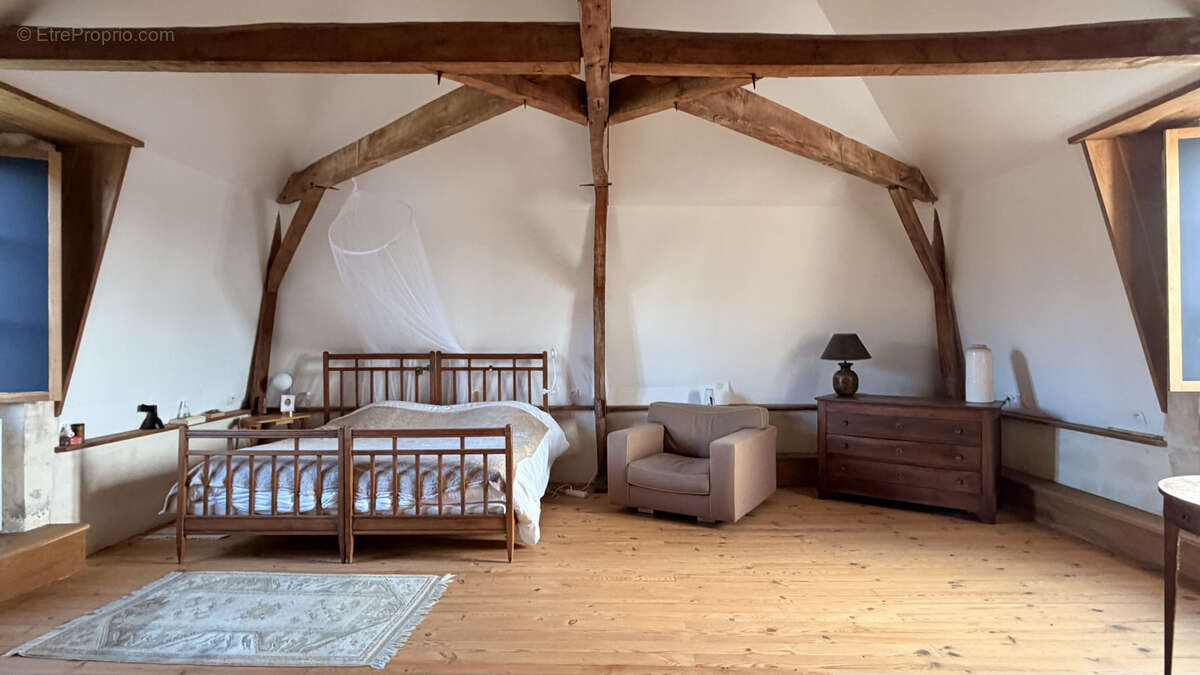 Maison à SAINT-JEAN-D'ANGELY