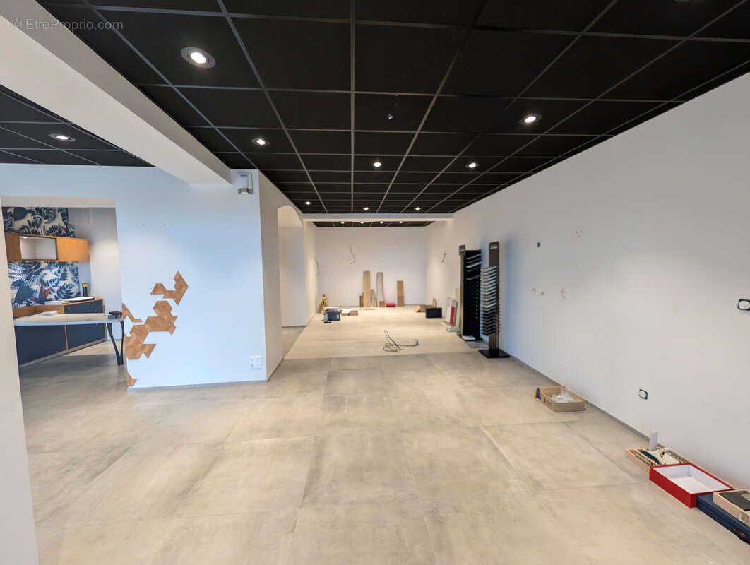 Vente local commercial 150m2 - photo 2