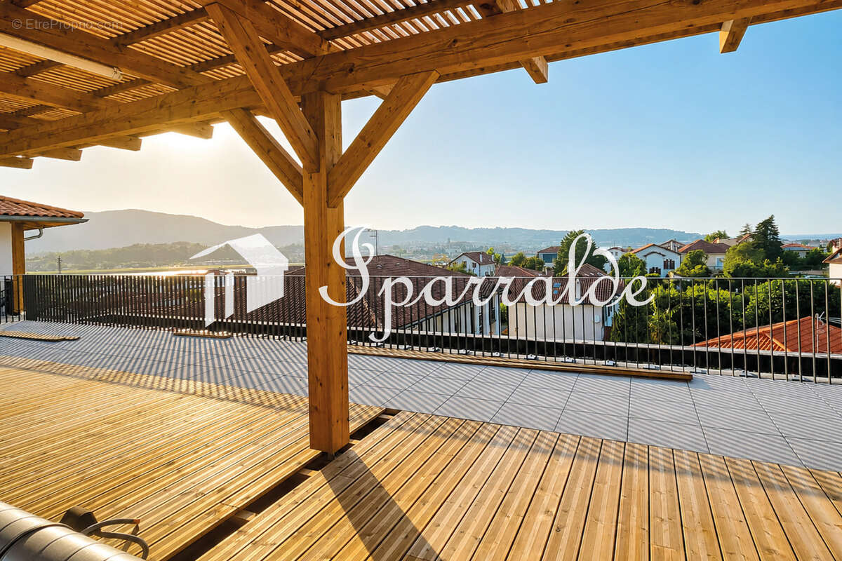 Appartement T3 bis meublé avec balcons   Centre-ville d'Hendaye   74 m2 - photo 2