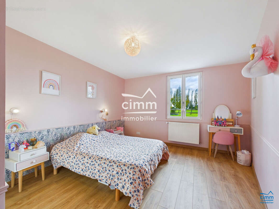 Maison à LONGUE-JUMELLES