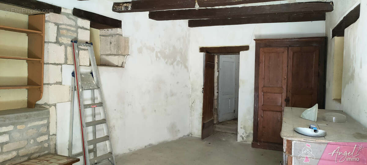 Maison de village de 159 m2 - 3 chambres - cave voutée et garage - photo 11