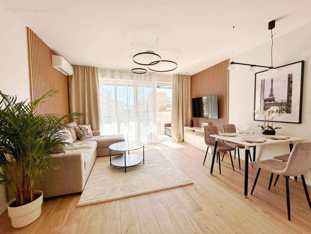  Studio / 2P rénové, 32 m² + terrasse, front de mer – Palm Beach, Cannes  - photo 3