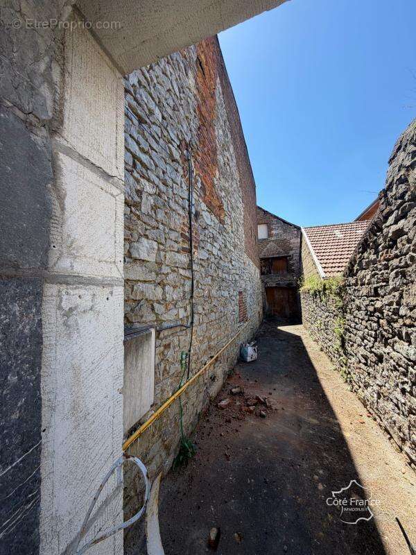 Magnifique maison en pierre de taille   Charme atypique et b - photo 23