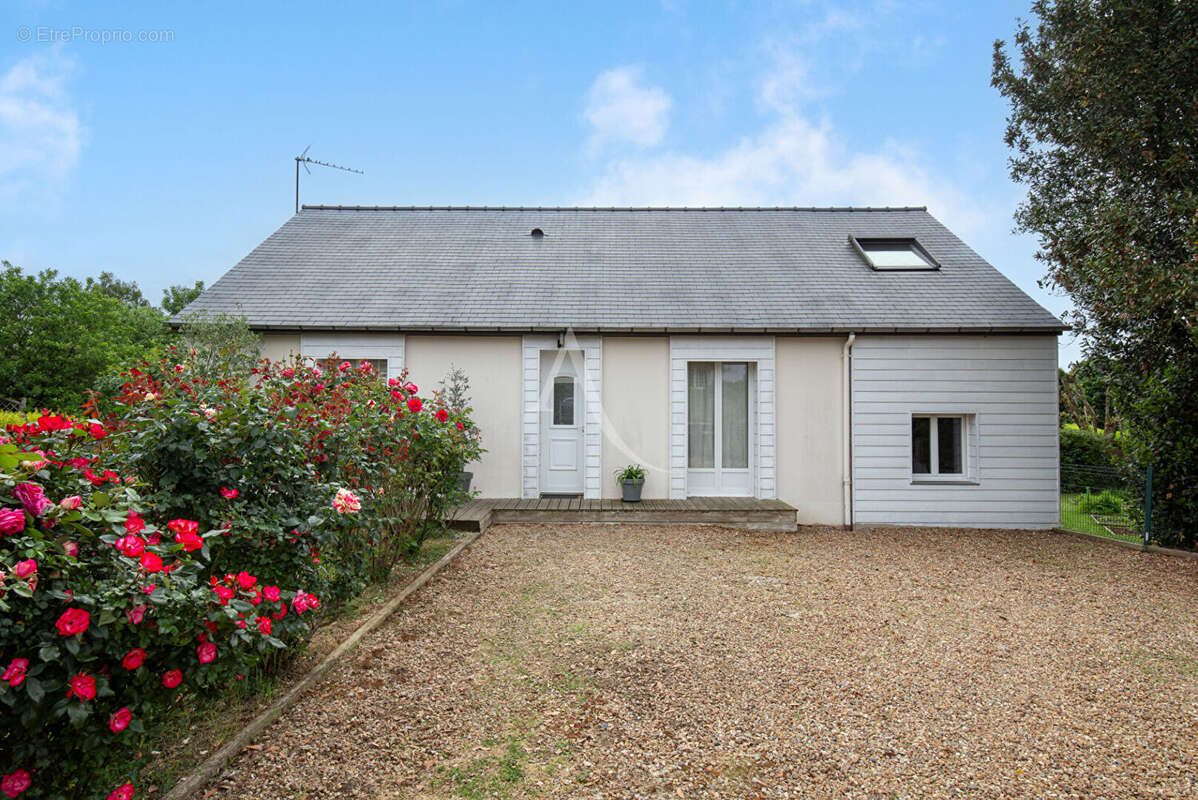 Maison à SAINT-CLEMENT-DE-LA-PLACE