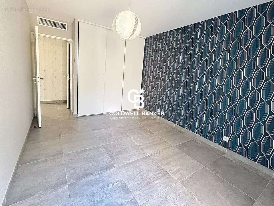 Valescure T2 dans résidence de standing avec piscine - photo 6