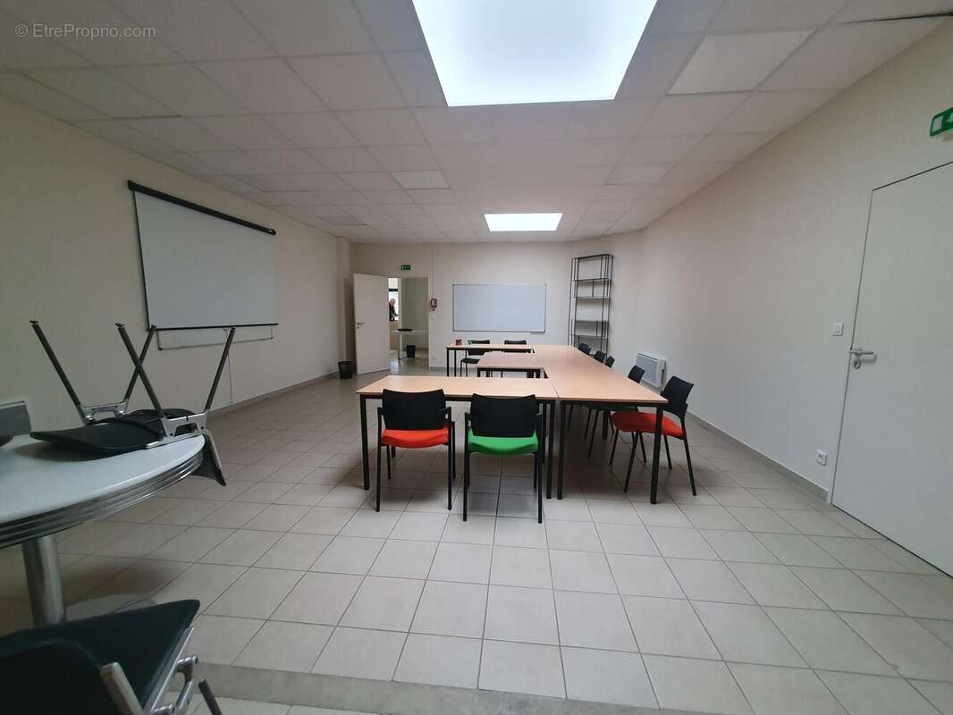 Photo 4 - Commerce à CREUZIER-LE-NEUF