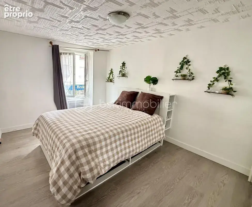 Appartement à LES LILAS
