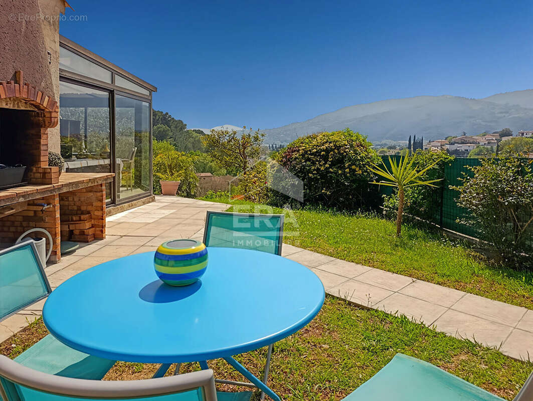 Maison à LA ROQUETTE-SUR-SIAGNE