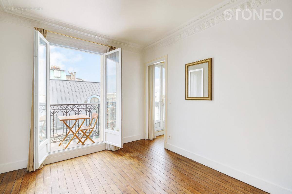 Appartement à PARIS-17E