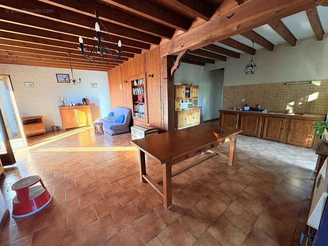 PRIGONRIEUX : Maison de plain-pied 5 pièces de 110m² avec jardin - photo 2