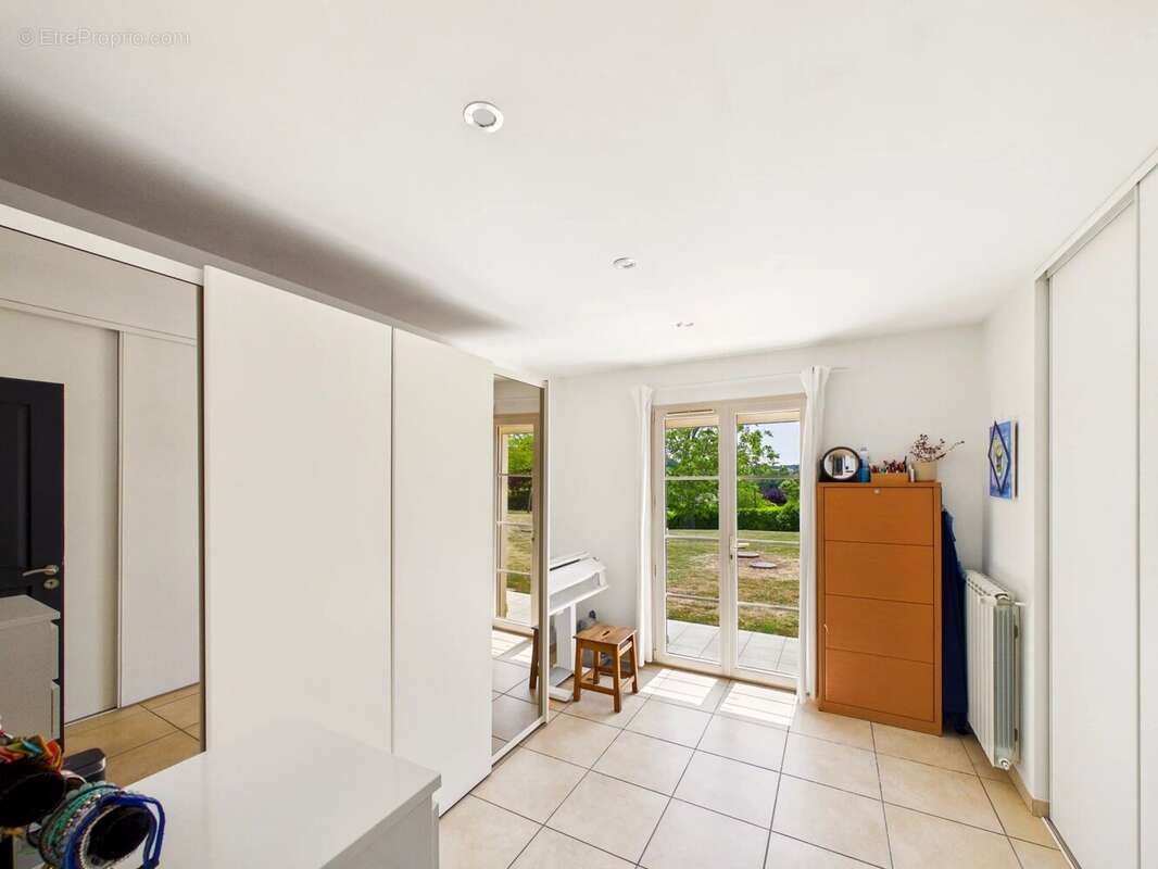 Superbe Villa Contemporaine avec Piscine, Vue Panoramique et Excellente Performance Énergétique - photo 8