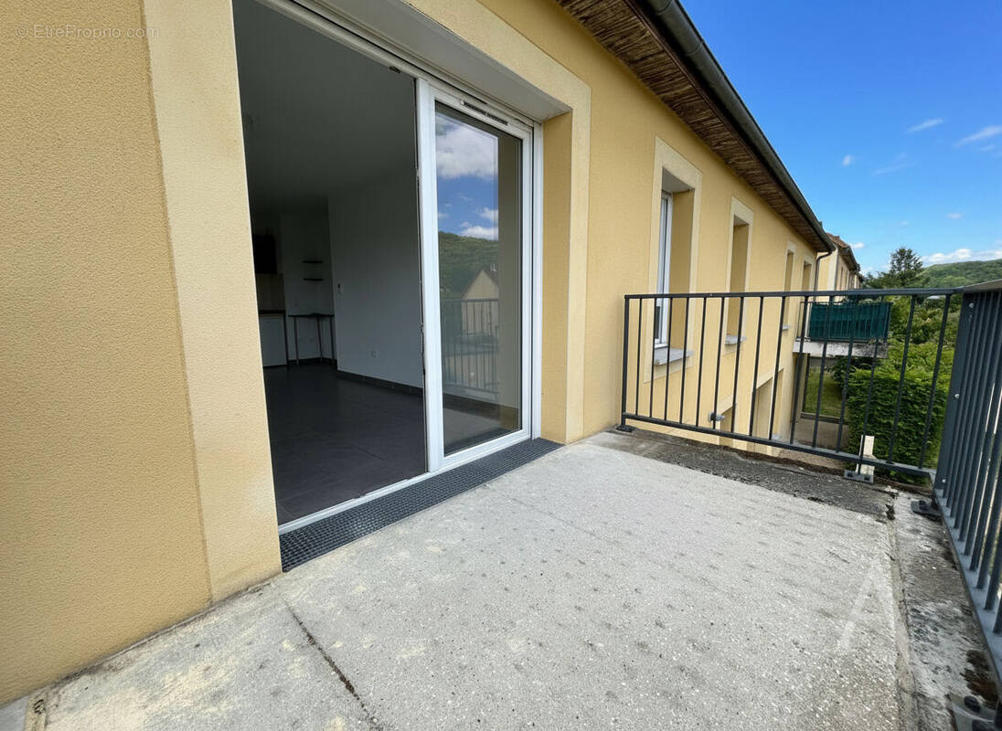 Appartement à FOLLAINVILLE-DENNEMONT