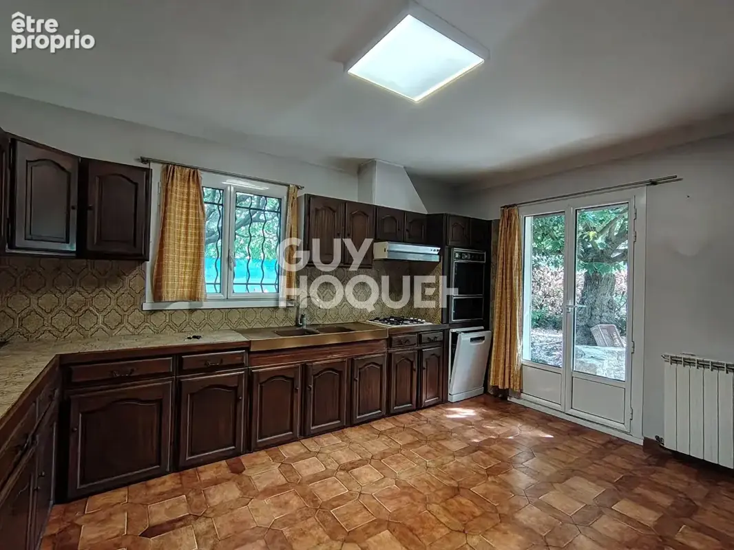 Carpentras Lègue - Maison de 7 pièce(s) de 210 m² avec 5 chambres, jardin et garage - photo 6
