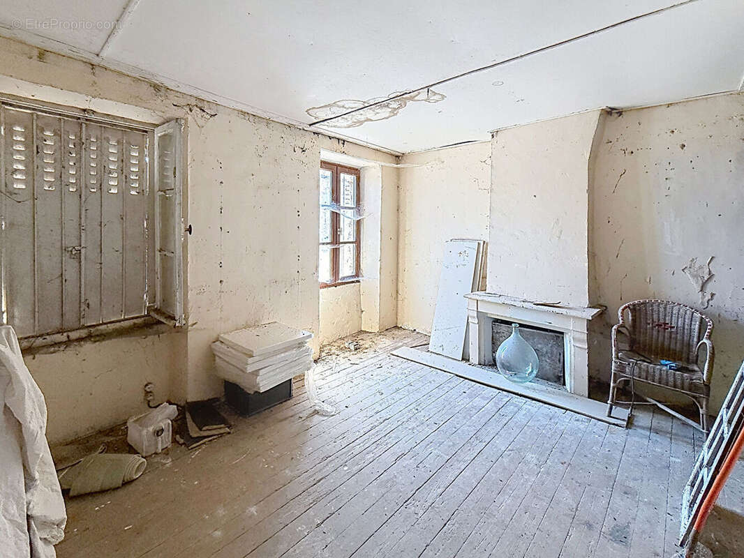 Appartement à COMPREIGNAC