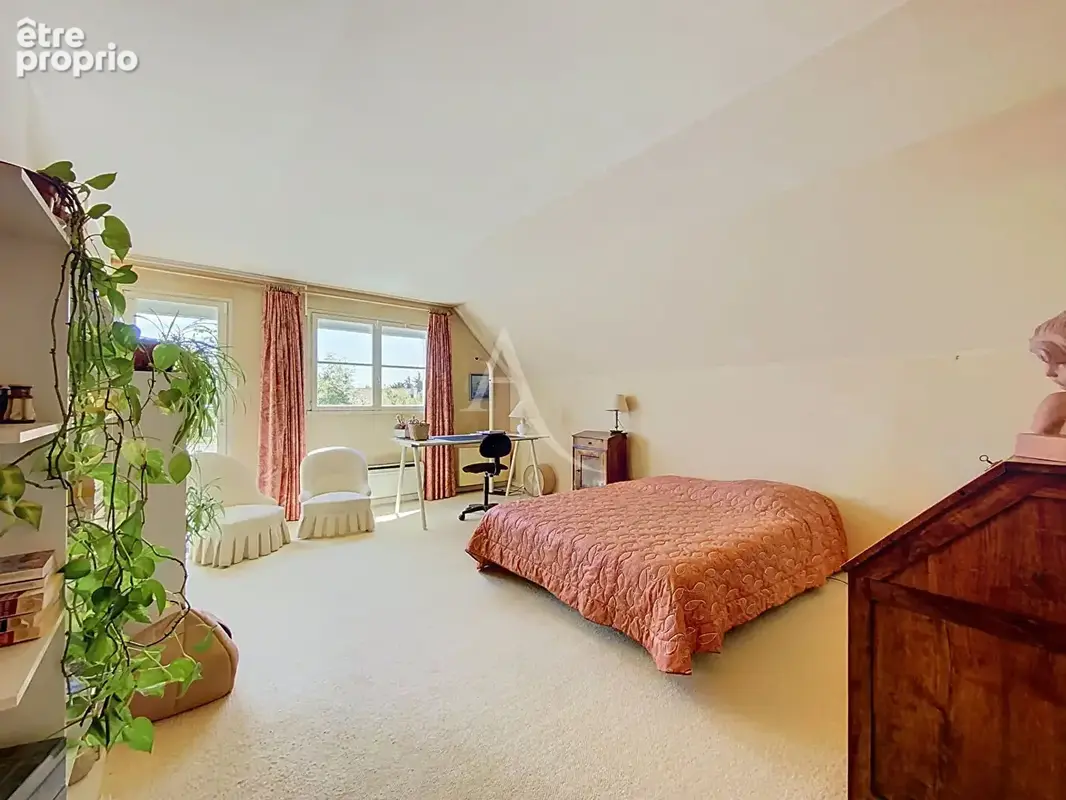 Maison de 260.75 m² - Chavenay - photo 10