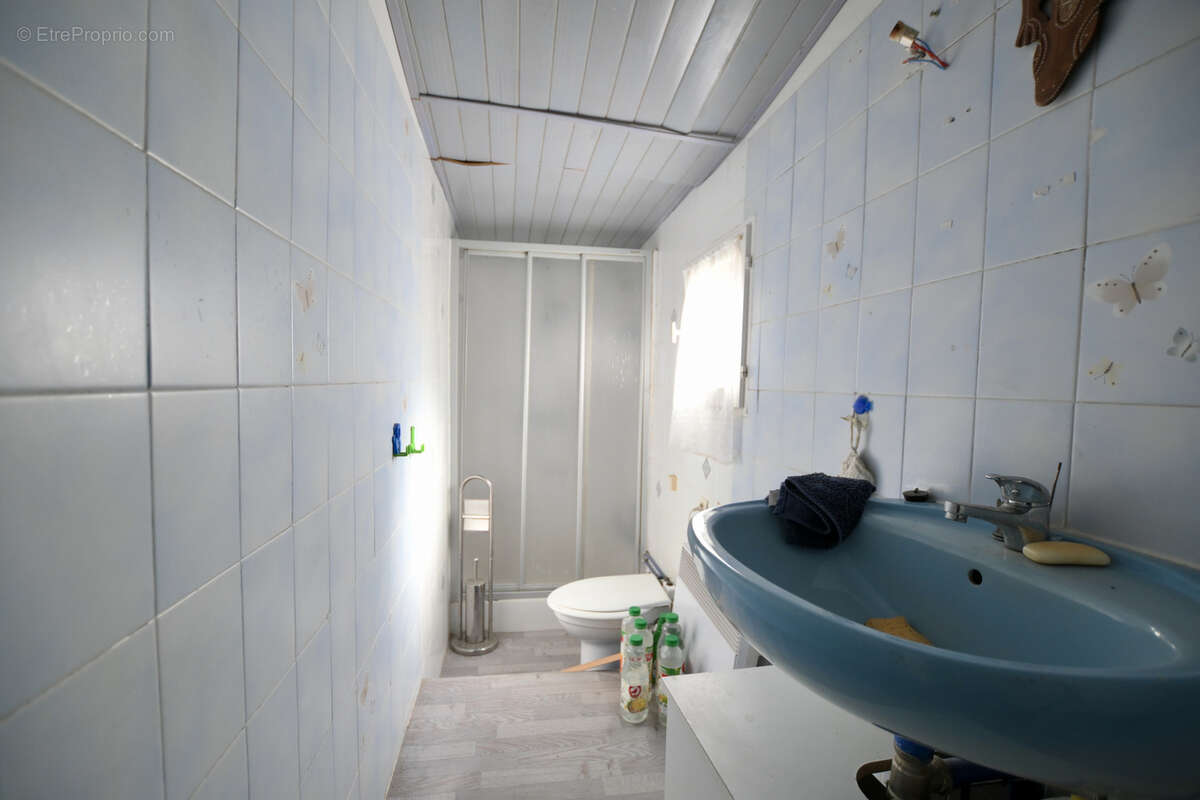 Commerce à QUARRE-LES-TOMBES