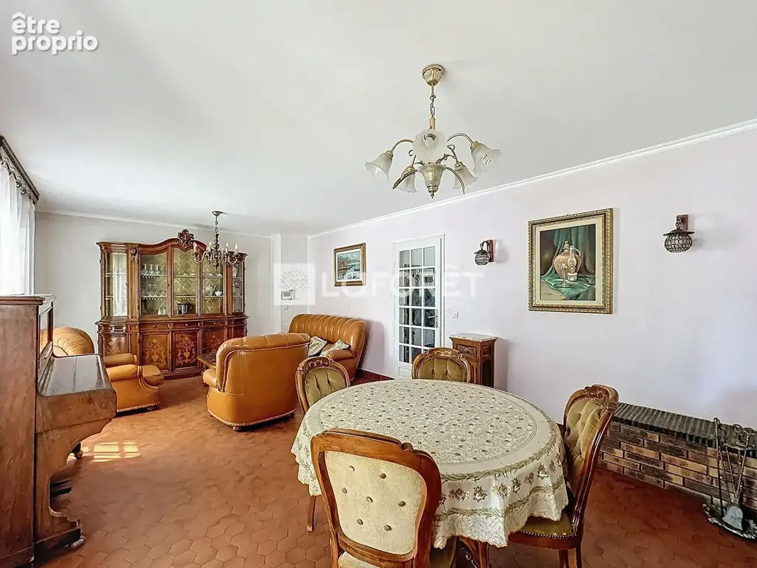 Laforêt Luzarches - Maison individuelle familiale sur Chaumontel de 168 m2 environ - photo 5