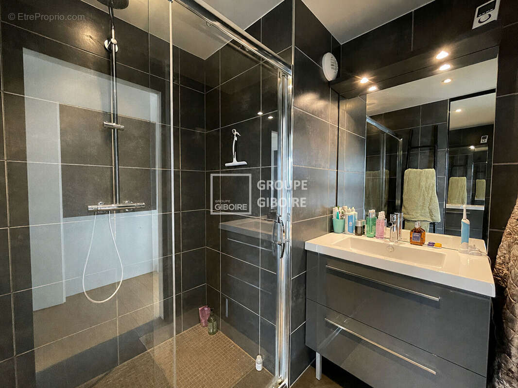 A VENDRE - GIBOIRE - Appartement de prestige 5 pièces à vendre à Rennes Nord Saint-Martin, dernier étage avec vue dégagée - photo 9
