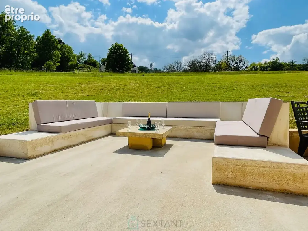 Somptueux domaine de 27 hectares dédié à l'événementiel, offrant un bâti immobilier d'environ 1800m² avec piscines et 5 étangs a - photo 20