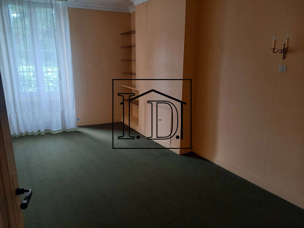 CHAMBRE 1er - Maison à LAUZUN
