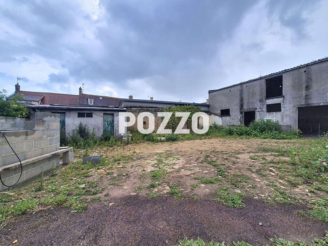 A VENDRE Bâtiment à renover Courseulles Sur Mer - photo 2