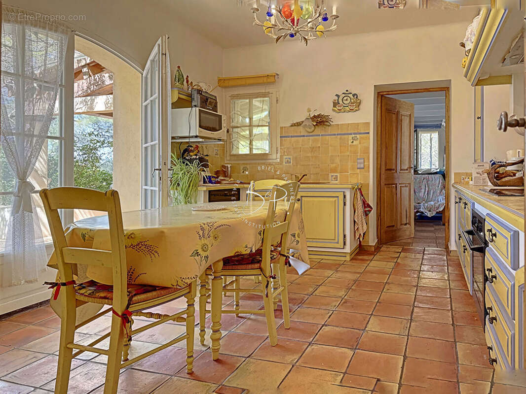 TOURTOUR A VENDRE belle propriété 5 chambres 3700 m2 de terrain - photo 8