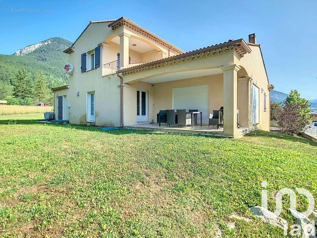 Maison 220 m² à Saint-Andre-Les-Alpes  - photo 2