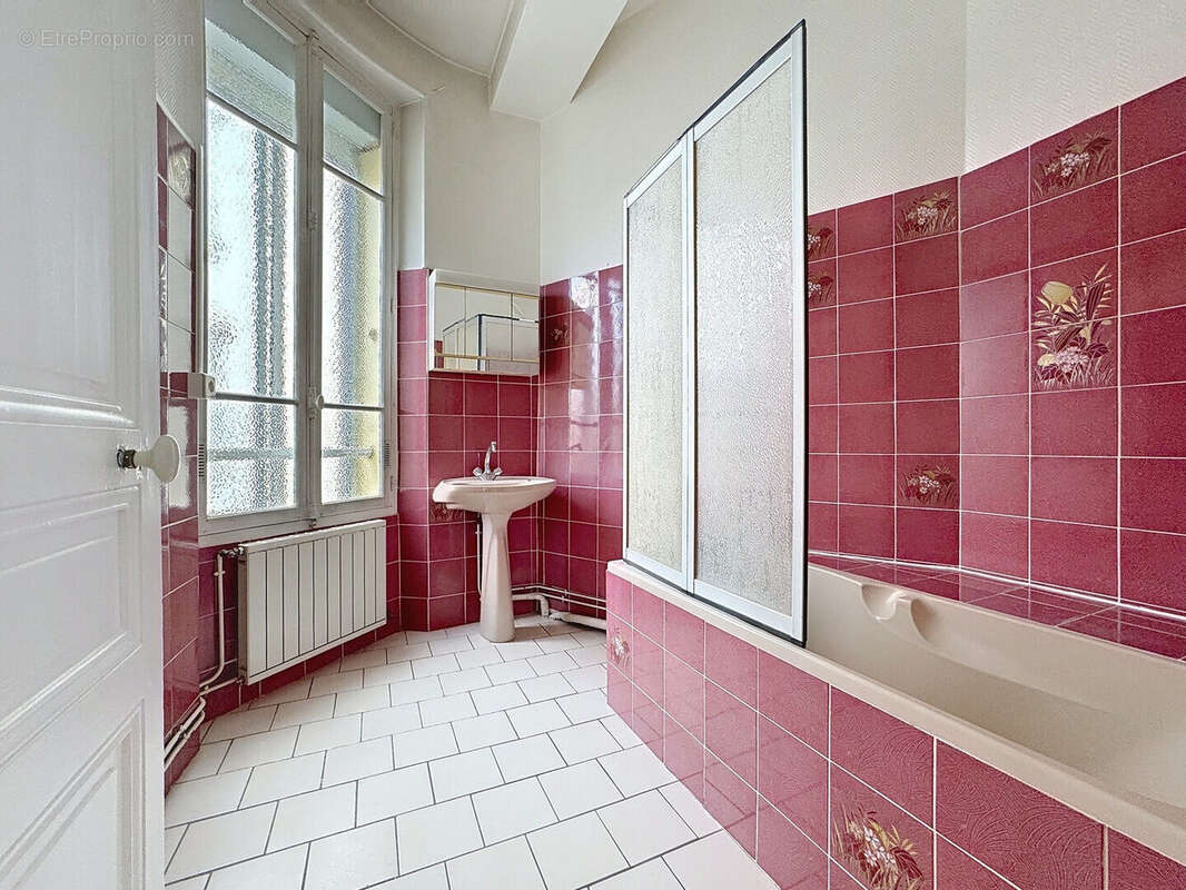 À vendre - rue de tambour - hyper centre de reims - appartement type 5 - 3 chambres - parking - cave - photo 14