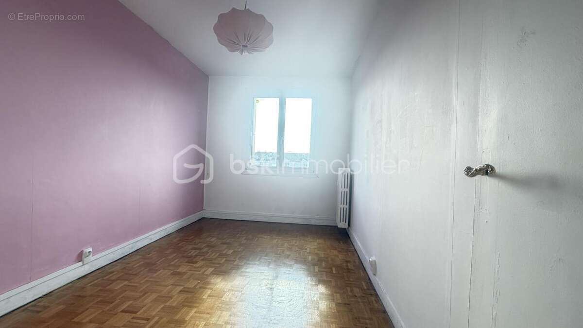 Appartement à LES PAVILLONS-SOUS-BOIS